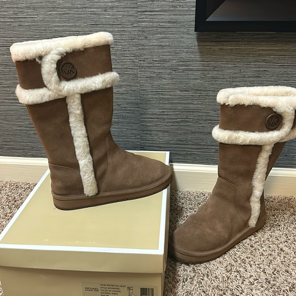 Like new Michael Kors Suede winter tall boot Shearling - Picture 1 of 6